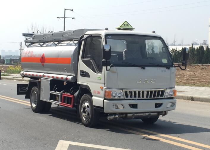 江淮5噸油罐車(chē)