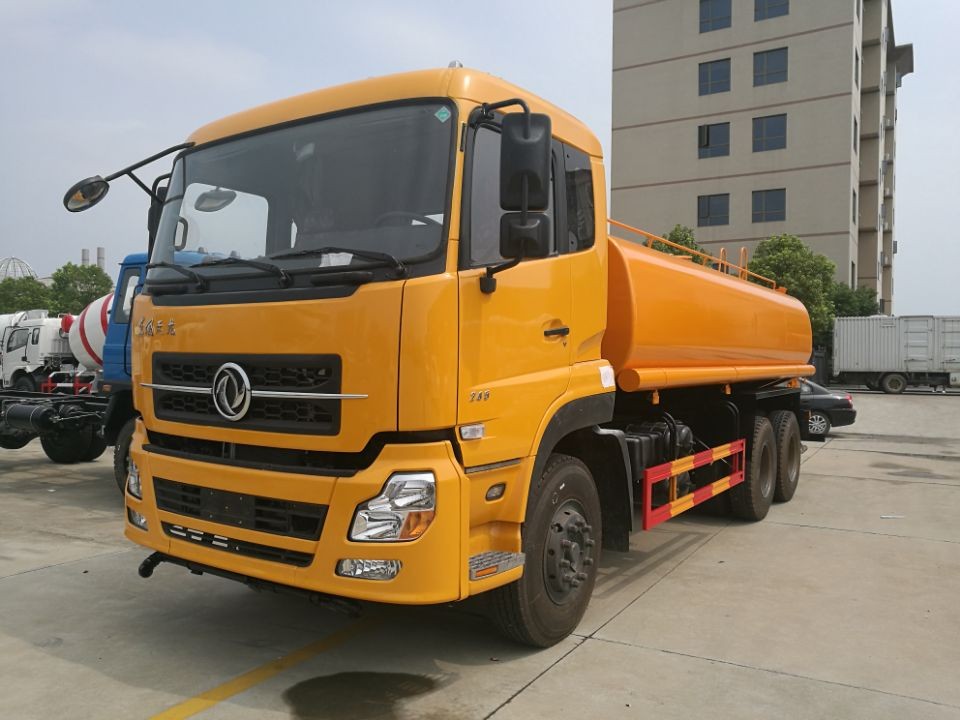 天龍后雙橋?yàn)⑺?0噸灑水車(chē)